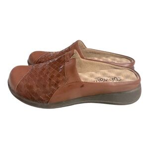 SoftWalk Slip-on Mules
Womens 9M San Marcos Woven
Brown Comfort Casual